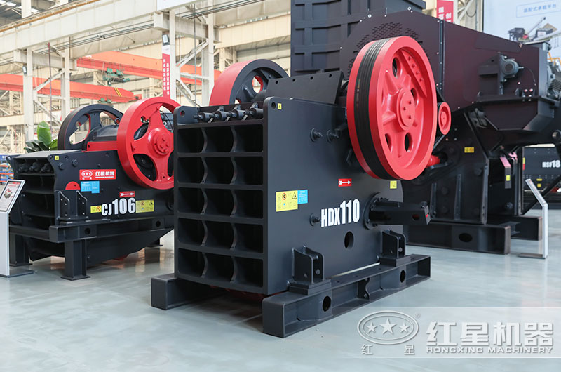 玄武石破碎机图片 玄武石破碎机图片