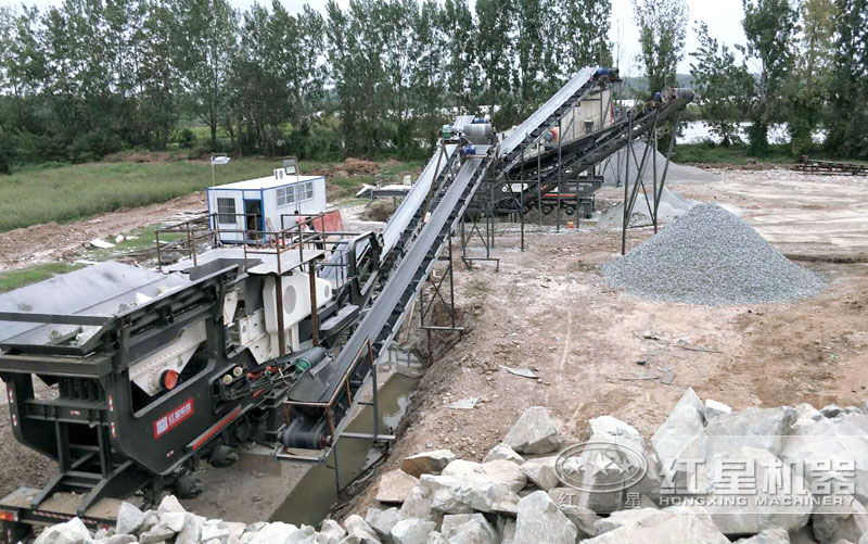 移动碎石加工设备粉碎玄武岩现场 移动碎石加工设备粉碎玄武岩现场