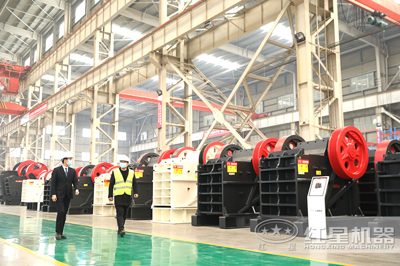 客户实地考察易彩堂机器厂家46破碎机 客户实地考察易彩堂机器厂家46破碎机