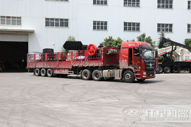 易彩堂机器46破碎机装车发货 易彩堂机器46破碎机装车发货