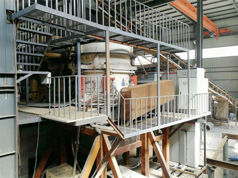 施工现场中的1750圆锥破碎机 施工现场中的1750圆锥破碎机