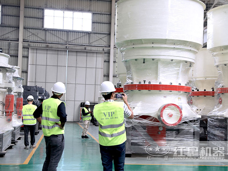 客户实地考察石子破碎机圆锥式 客户实地考察石子破碎机圆锥式