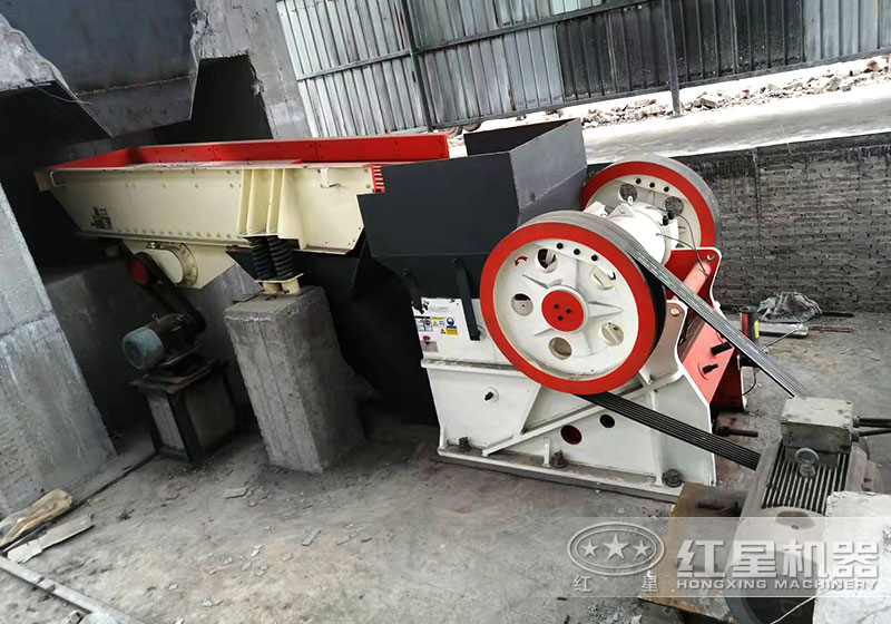 砂石生产线中的75破碎机 砂石生产线中的75破碎机