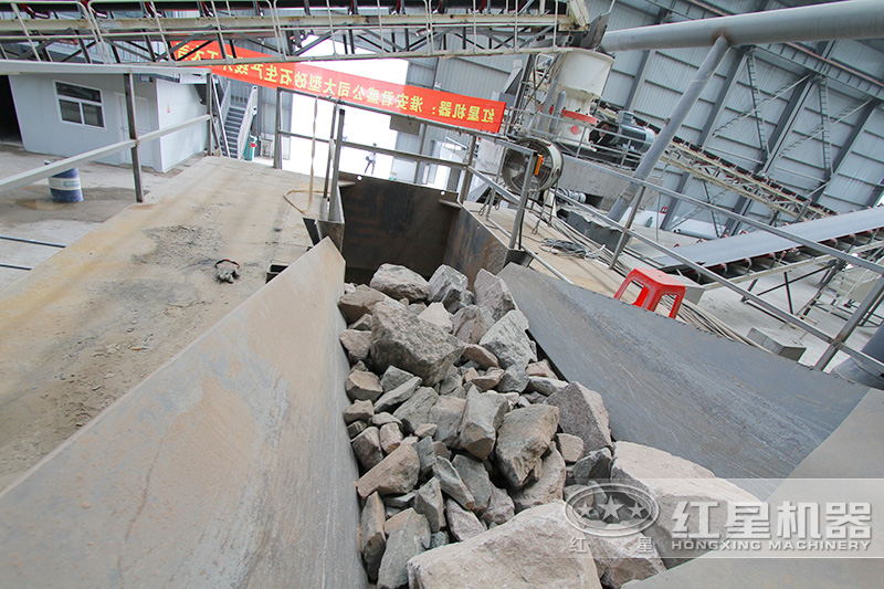 鄂破进料口大,可通过大块玄武岩 鄂破进料口大,可通过大块玄武岩