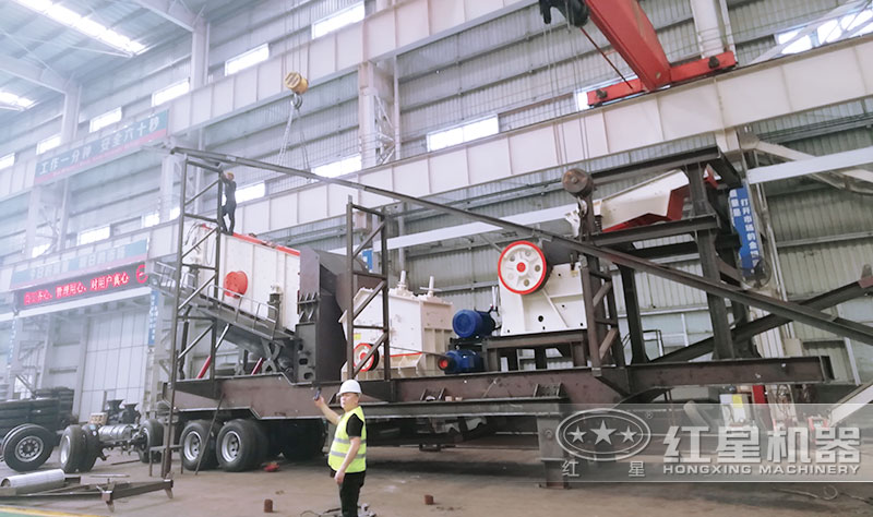 四合一车载破碎机:鄂破+反击破 四合一车载破碎机:鄂破+反击破