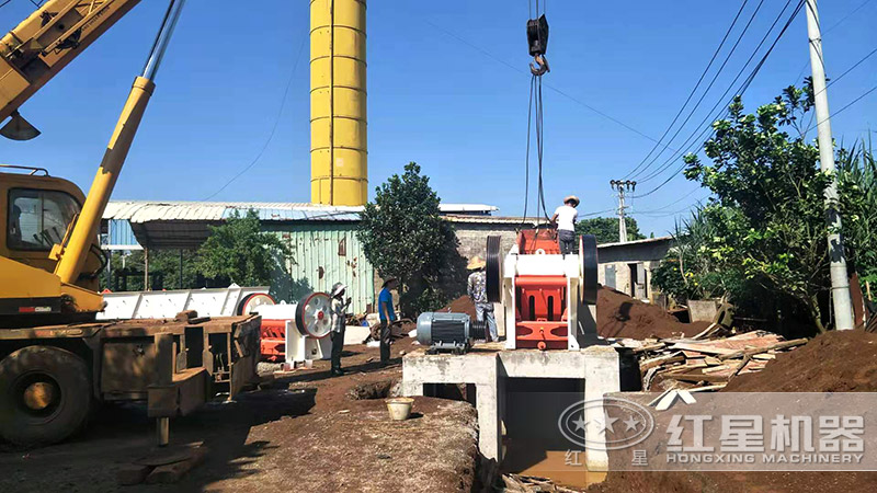 细鄂破配置的破碎生产线安装现场 细鄂破配置的破碎生产线安装现场