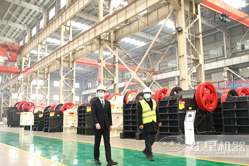 易彩堂机器小型破碎机车间现货,客户实地考察 易彩堂机器小型破碎机车间现货,客户实地考察