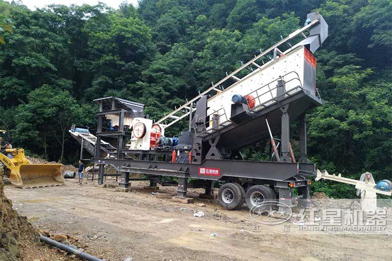 �ĺ�һ�ƶ�ʯͷ�����